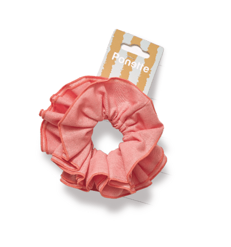 Coletero de tela rosa con textura brillante colocado sobre una tarjeta blanca con rayas doradas y el texto “Ponerte". Descripci n generada con IA