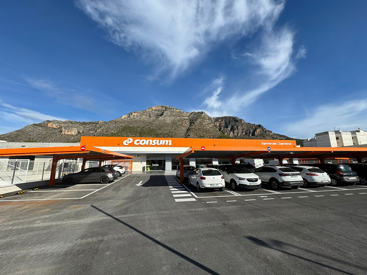 Fachada del Consum de Tavernes de la Valldigna. 
