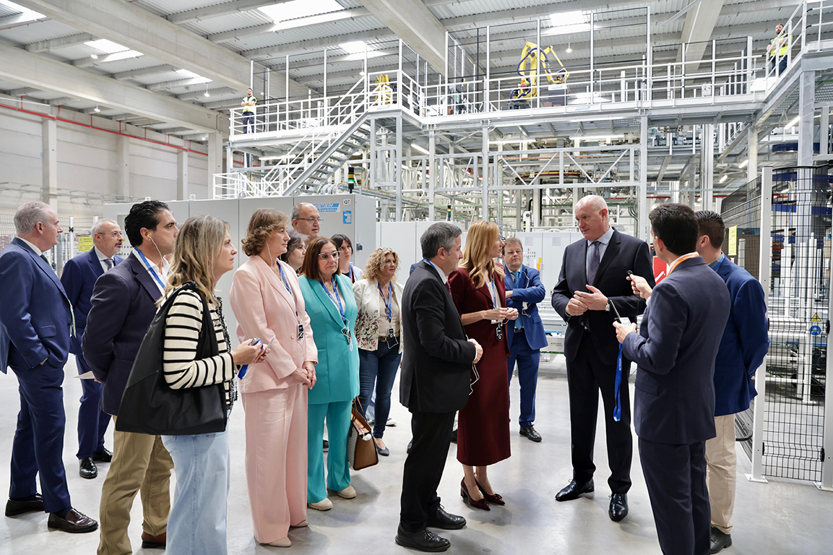 El acto ha contado con la presencia de la consejera de Empresa, Empleo y Economía Social, Marisa López Aragón, el secretario general de la Consejería de Medio Ambiente, Universidades y Mar Menor, Enrique Ujaldón y el director general de Consum, Antonio Rodríguez, entre otras autoridades. 