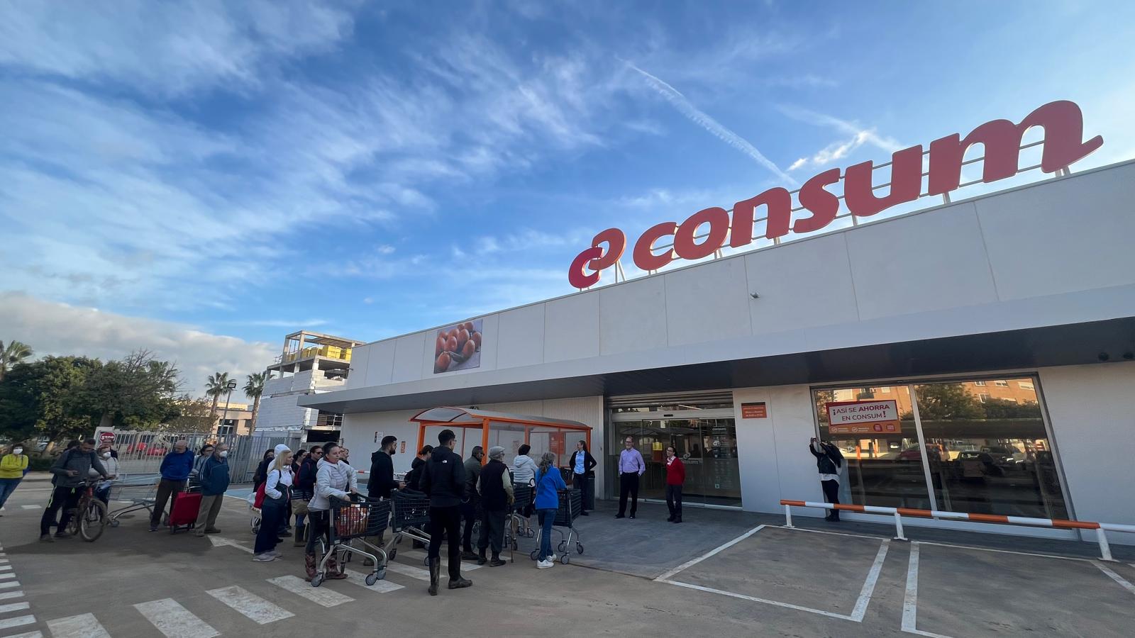 La tienda de Paiporta (c/Massalfassar) ha reabierto hoy sus puertas tras la DANA.