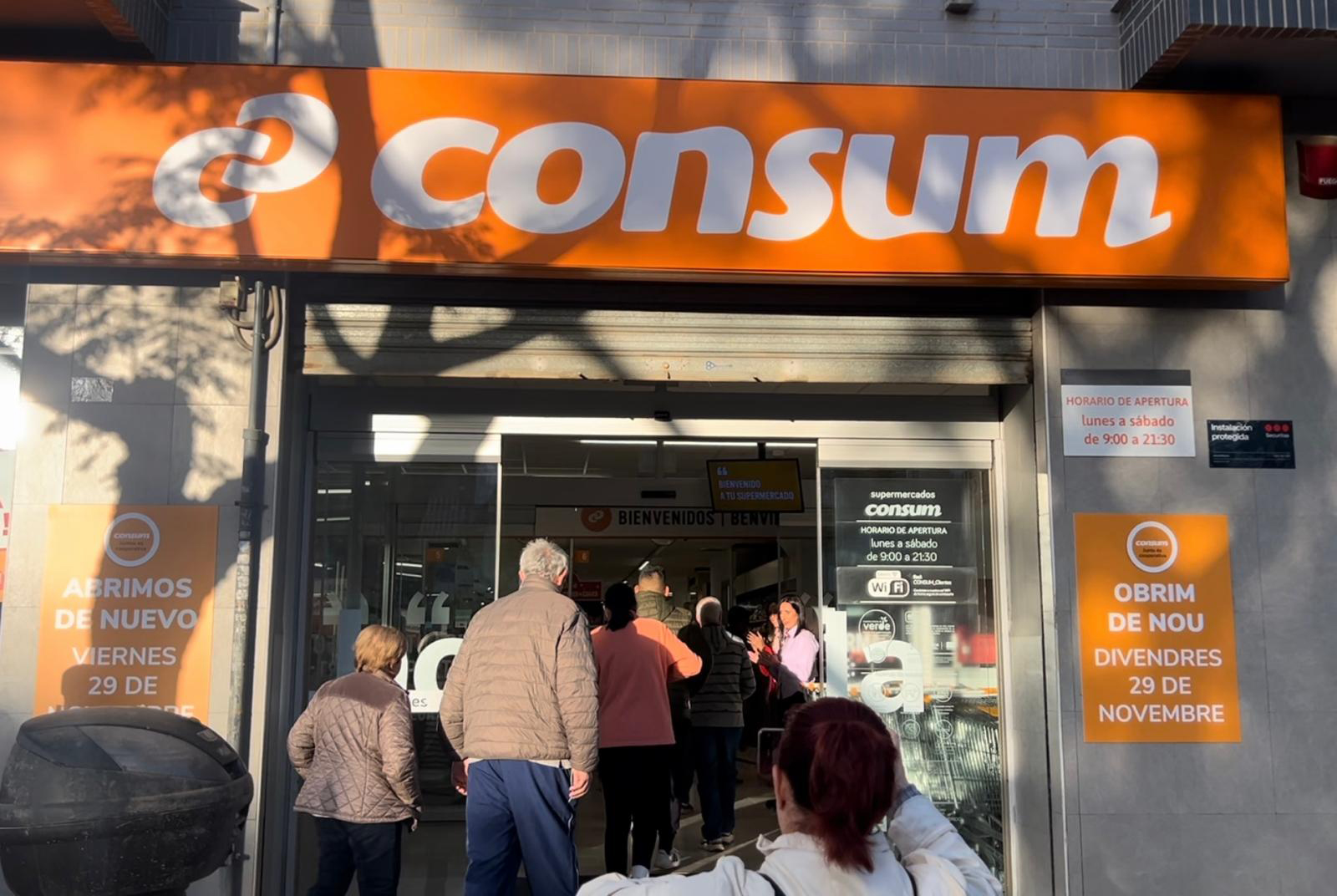 Hoy ha reabierto sus puertas la tienda de avenida de la Música de Aldaia.