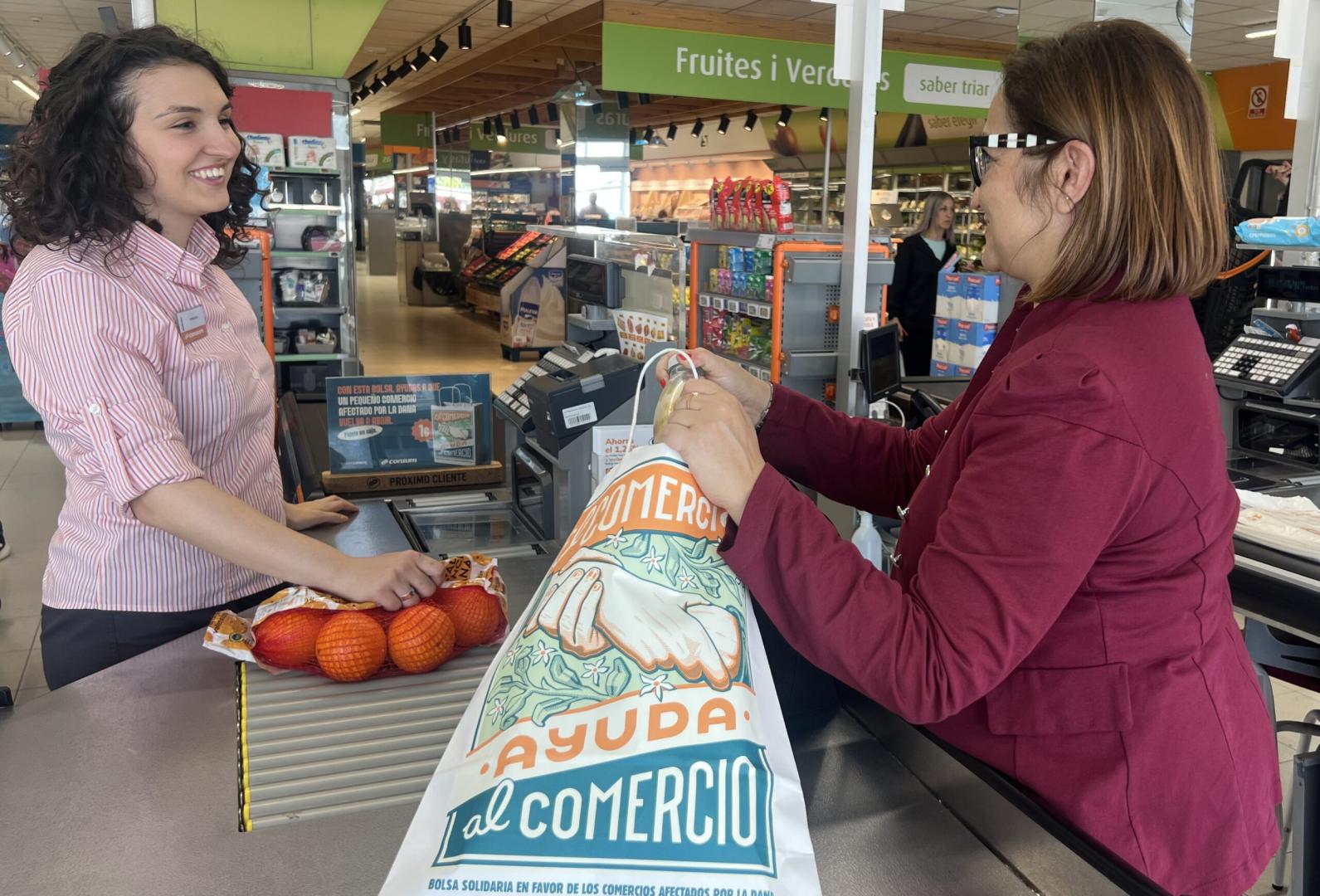 Consum y el pequeño comercio unen esfuerzos para que reabran las tiendas de barrio afectadas por la dana