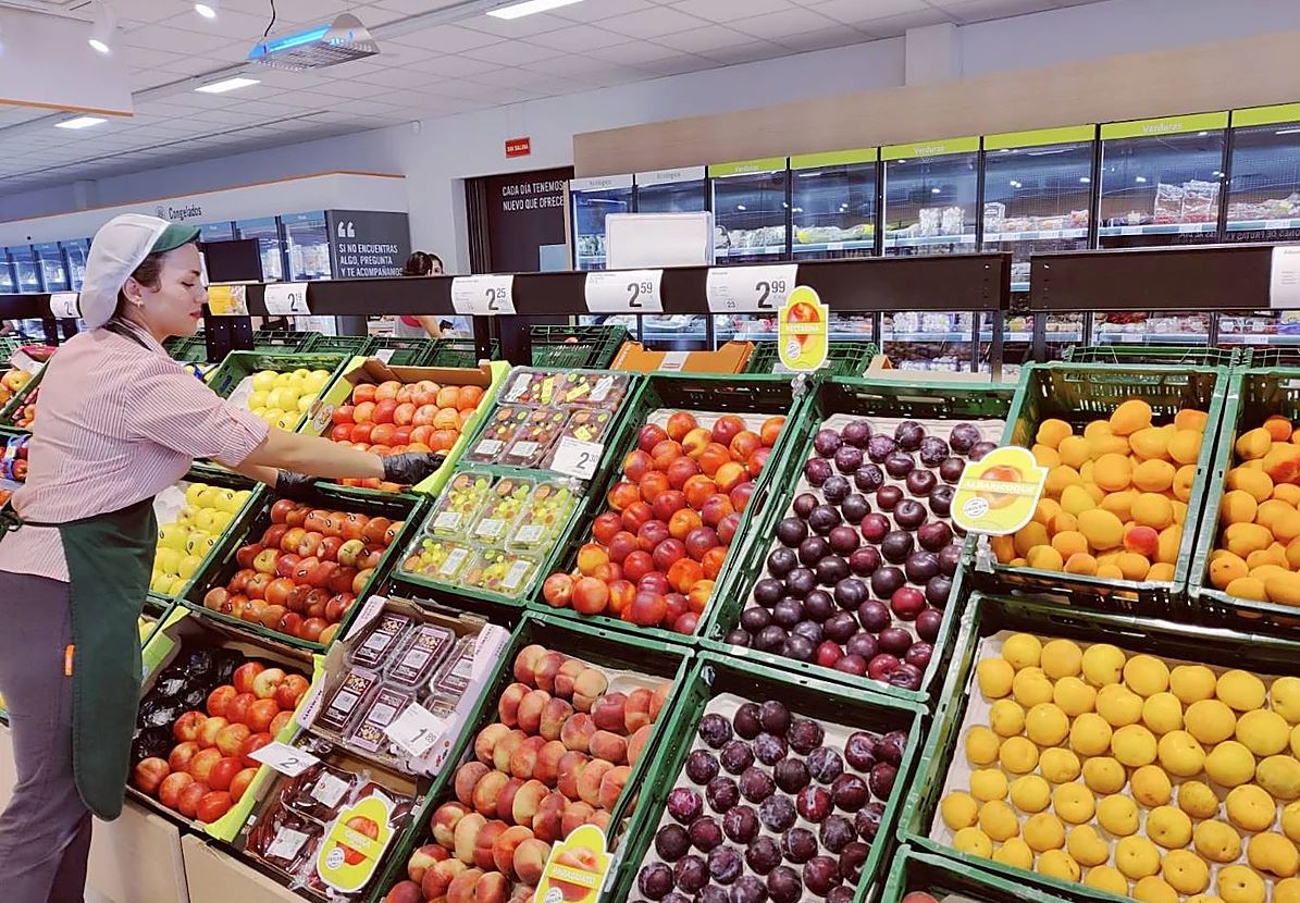 Consum compra más de 5.800 toneladas de fruta de hueso a agricultores locales