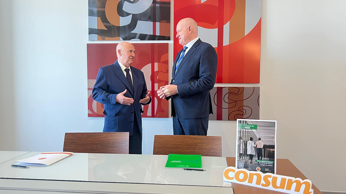 D'esq. a dreta: Tomás Trenor d'AECC Valencia, i Antonio Rodríguez de Consum