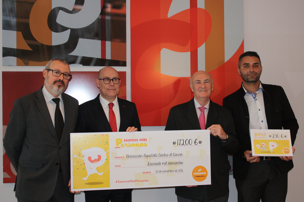 Consum d&oacute;na 17.200 &euro; a l'Associaci&oacute; Espanyol
