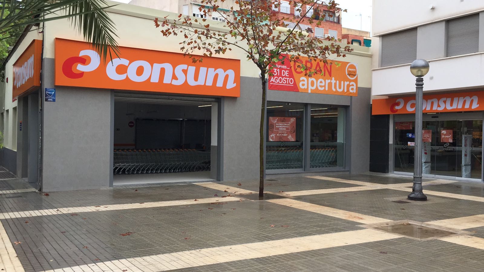Consum obri dos nous supermercats a les localita