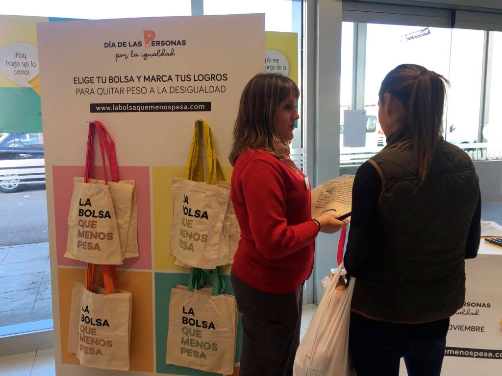 Consum crea &ldquo;la bossa que pesa menys&rdquo; per la