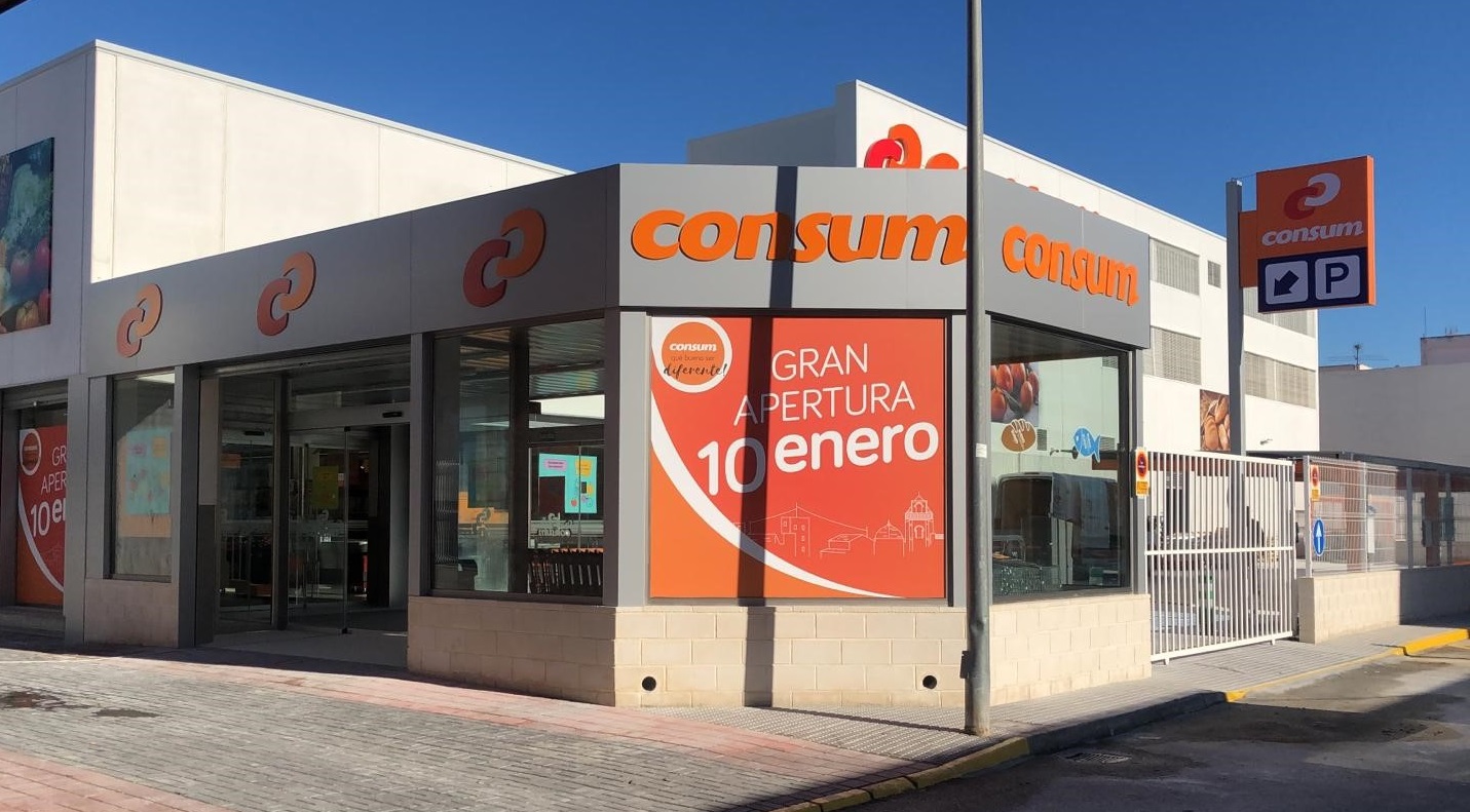 Consum obri a Catral el seu primer supermercat d