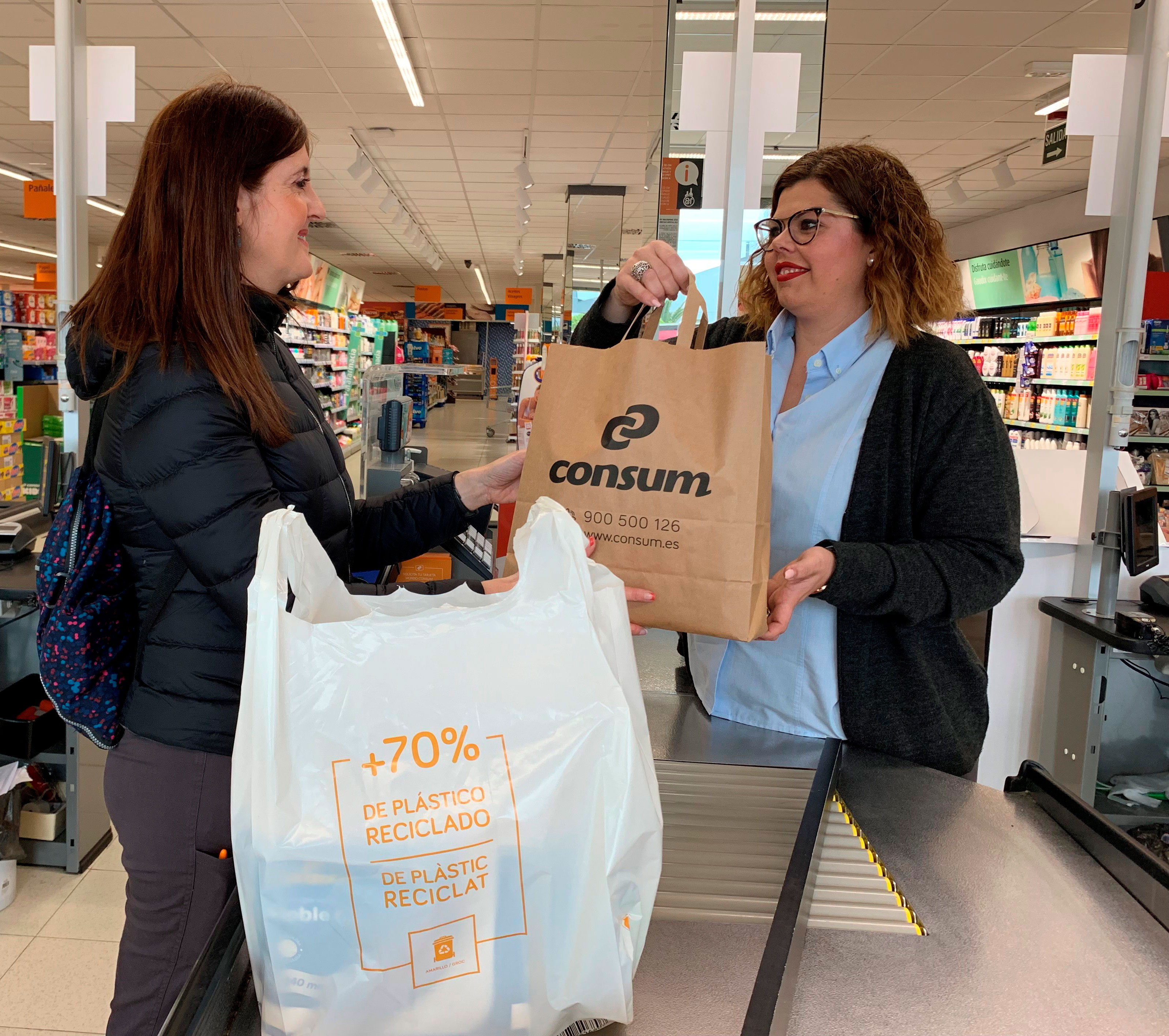 Consum redu&iuml;x un 80% el pl&agrave;stic que posa al me