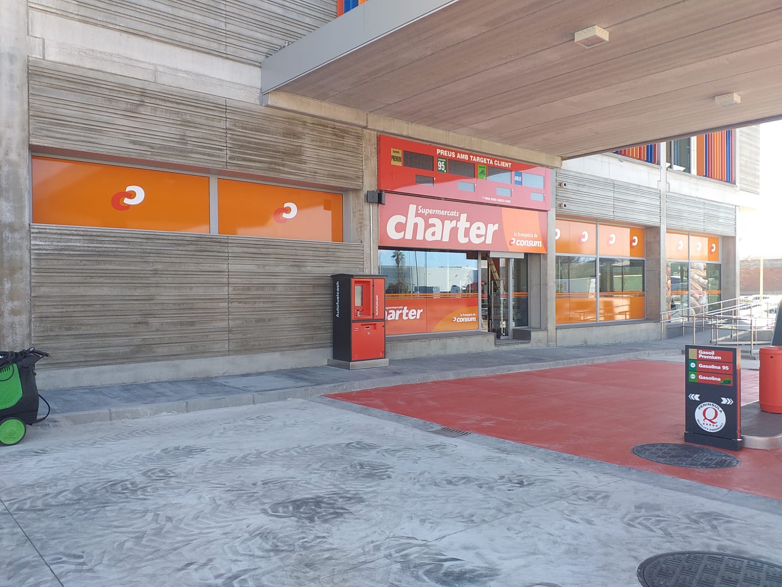 Charter obri dos nous supermercats a C&agrave;rcer i l
