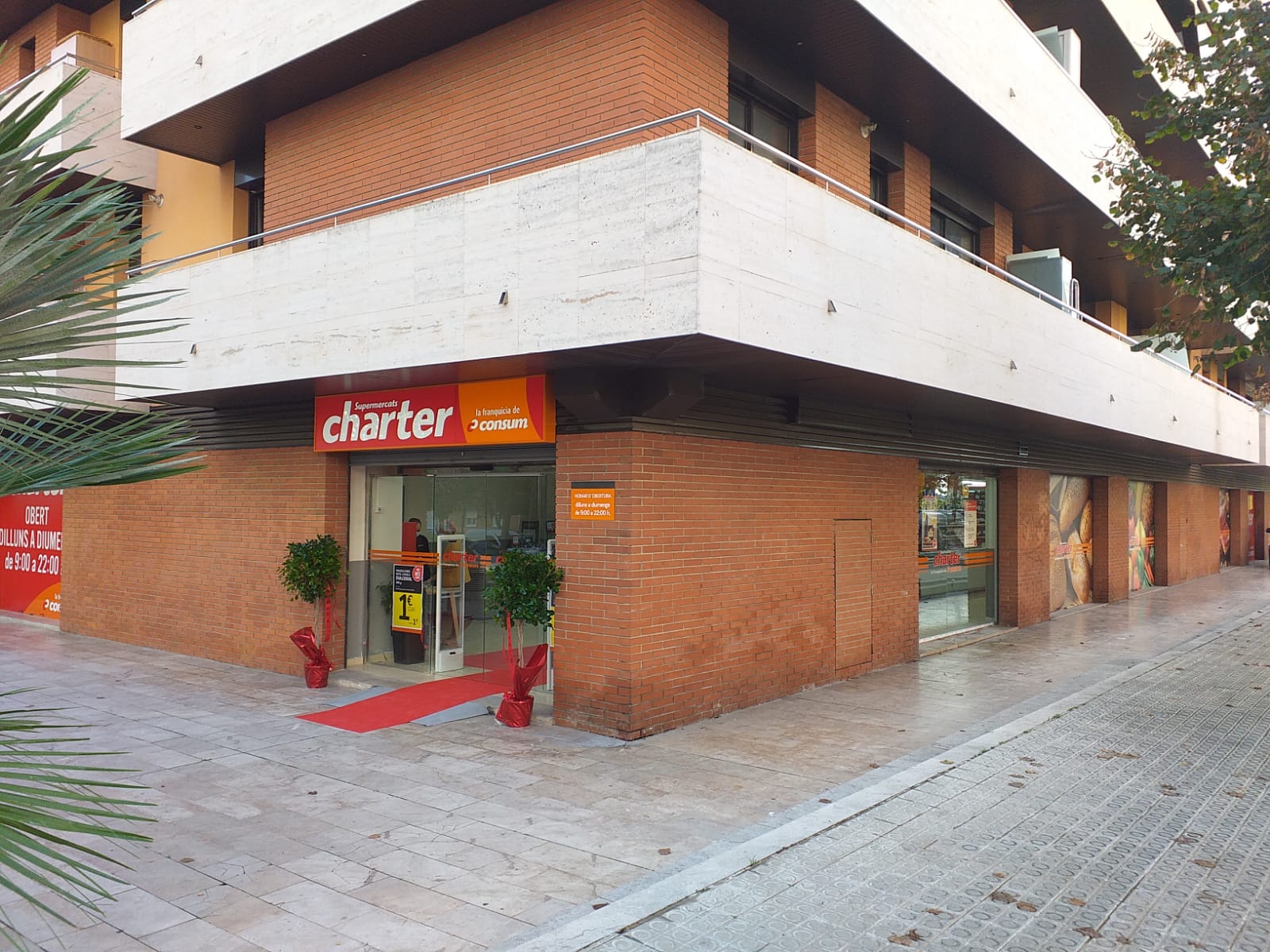Charter continua la seua expansi&oacute; i obri un nou