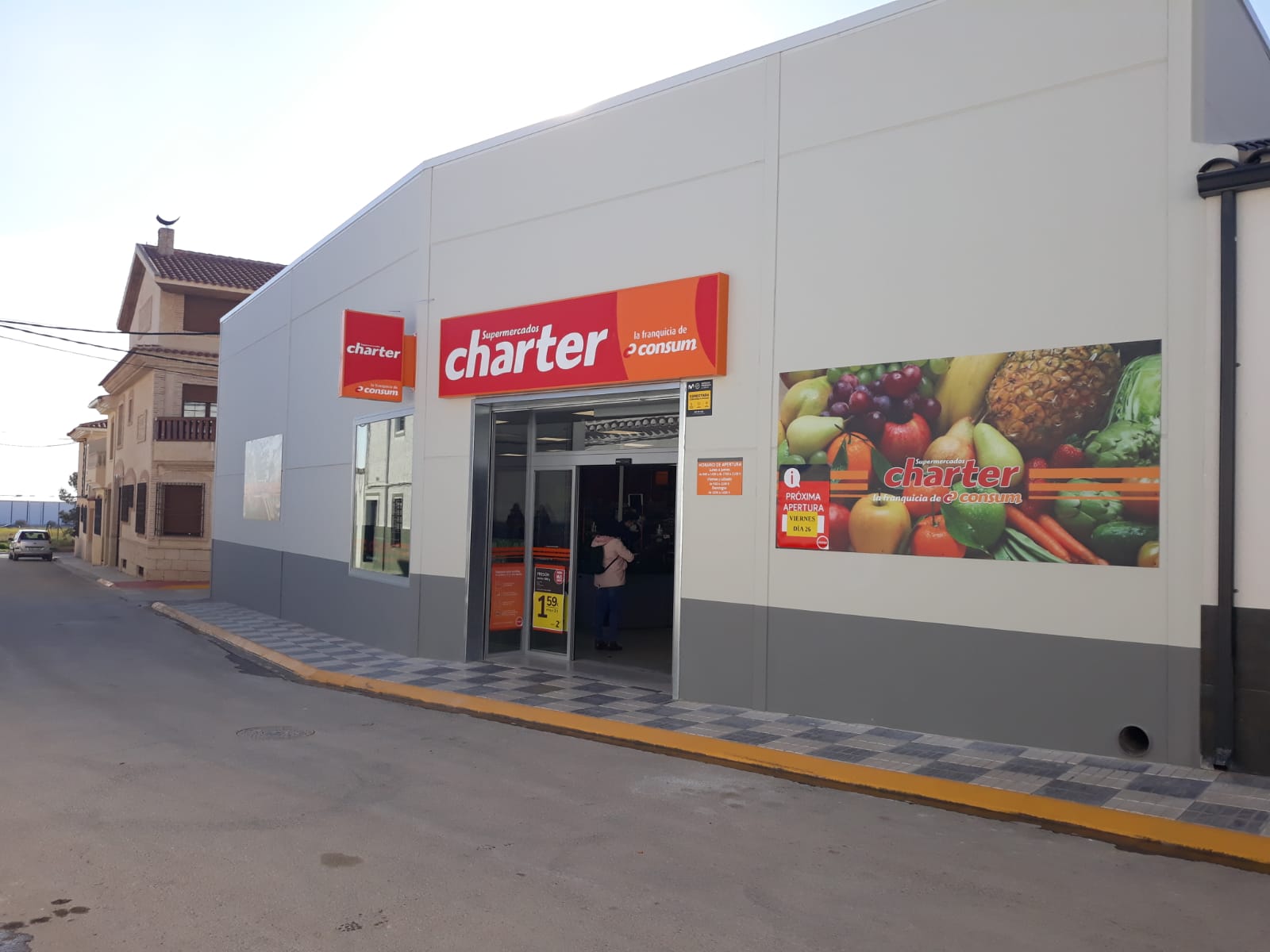 Charter inaugura quatre tendes a la Comunitat Va