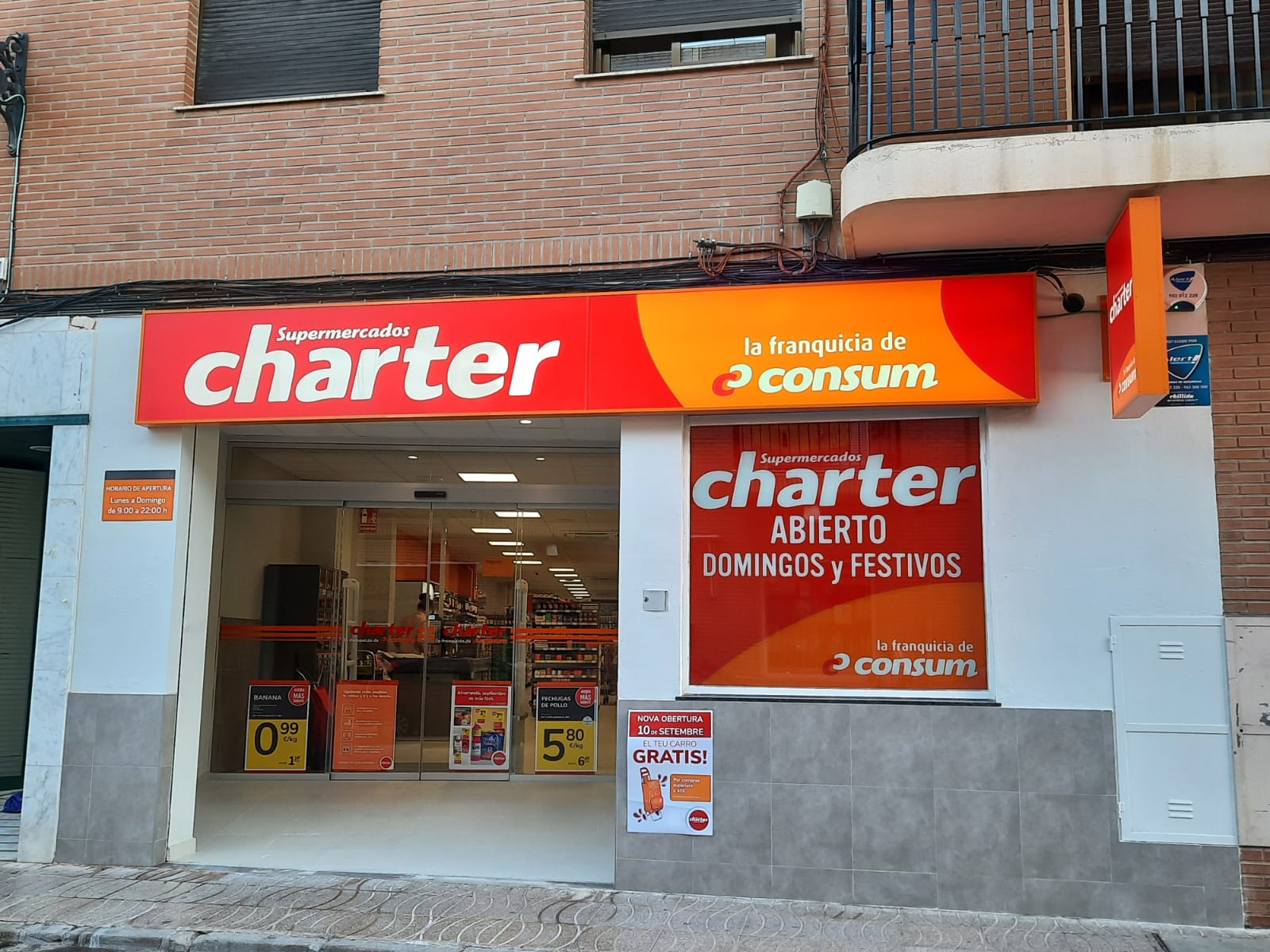 Charter abre dos nuevos supermercados en Molle