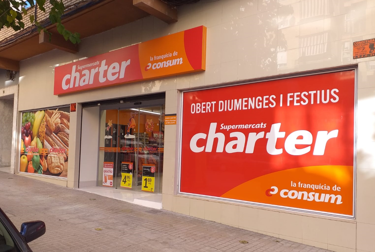Charter inaugura su primer supermercado en Ont