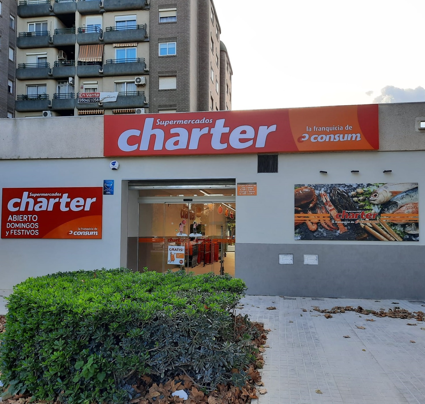 Charter abre tres nuevos supermercados en Val�