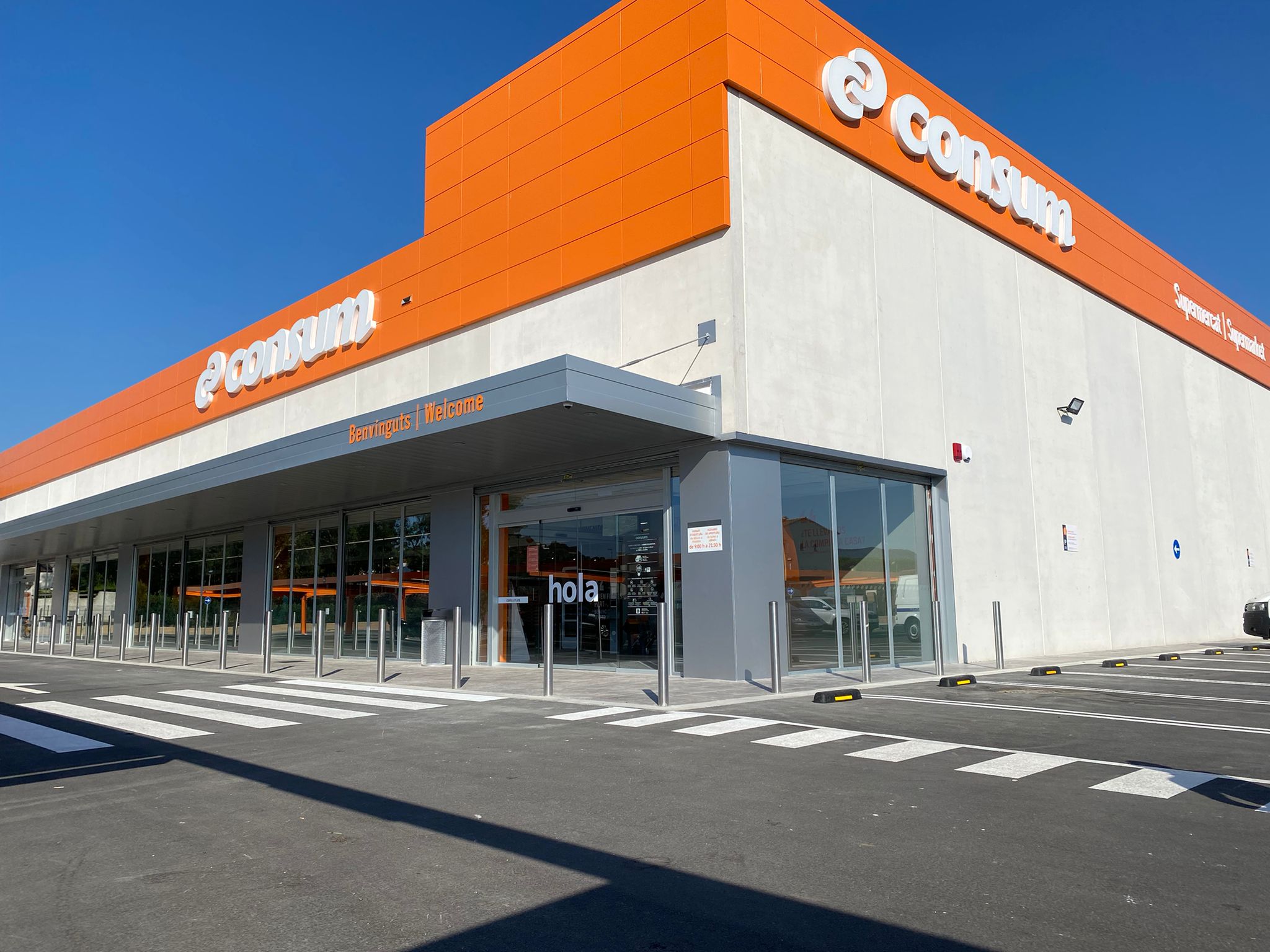 Consum abre dos supermercados en Catalu&ntilde;a, en