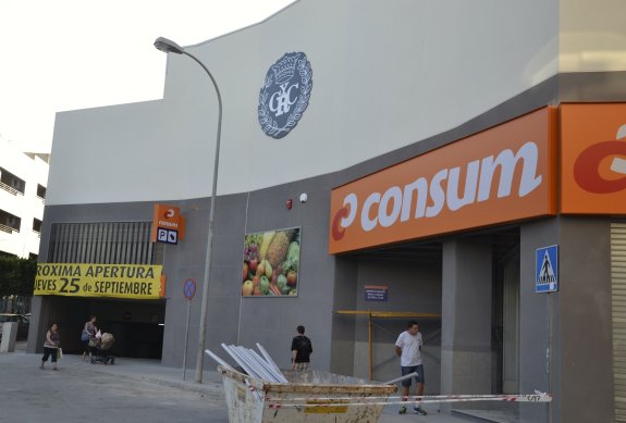 Consum obri dos nous supermercats a El Ejido i T